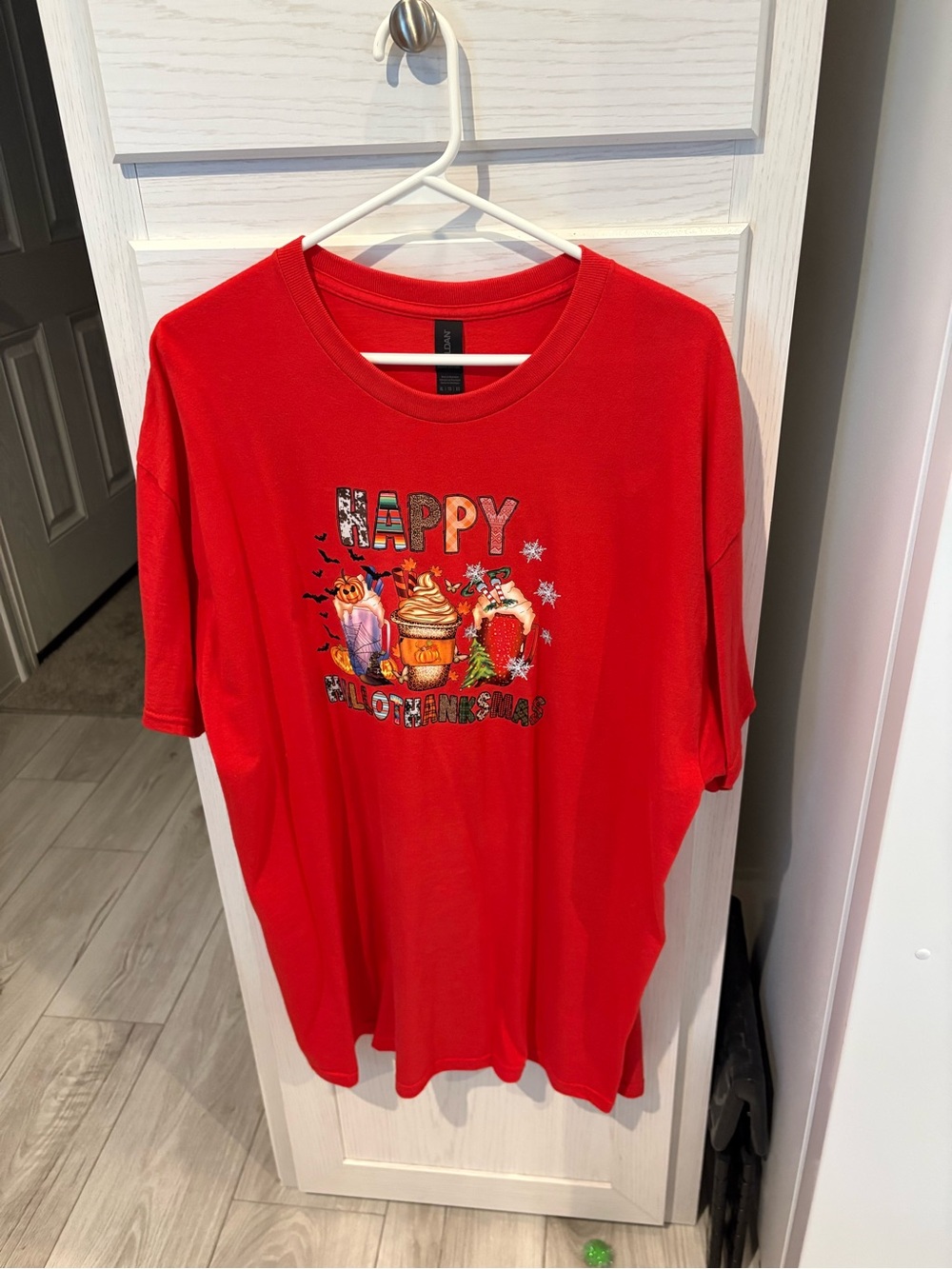 Gildan Red Unisex Graphic Tee Happy HalloThanksMas! Three Hoildays One T Shirt